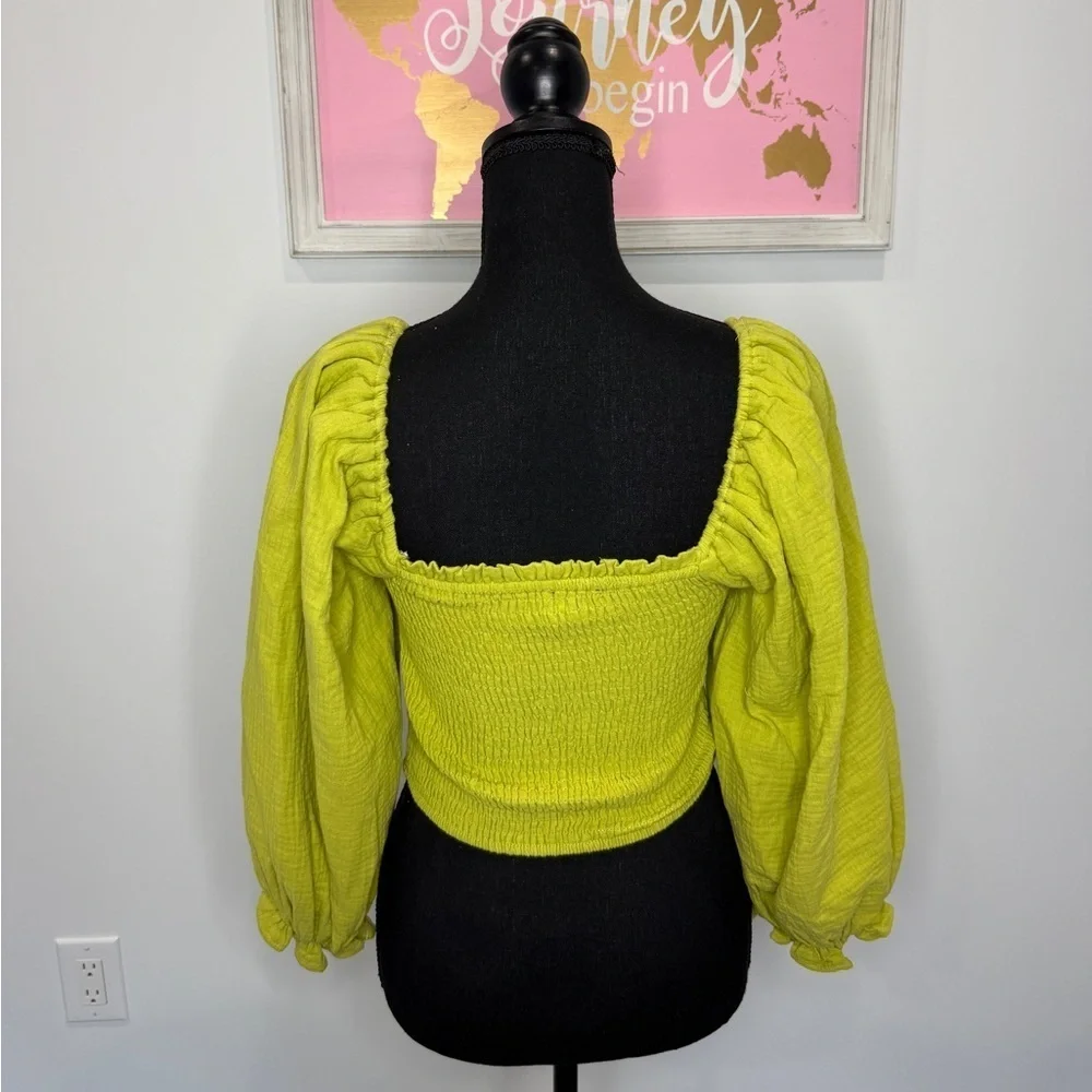 Lulu’s Crop Green Bubble Sleeve Top